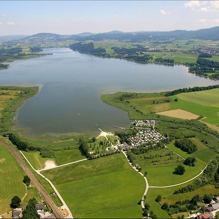 Hotel Berg Seekirchen am Wallersee Exterior foto