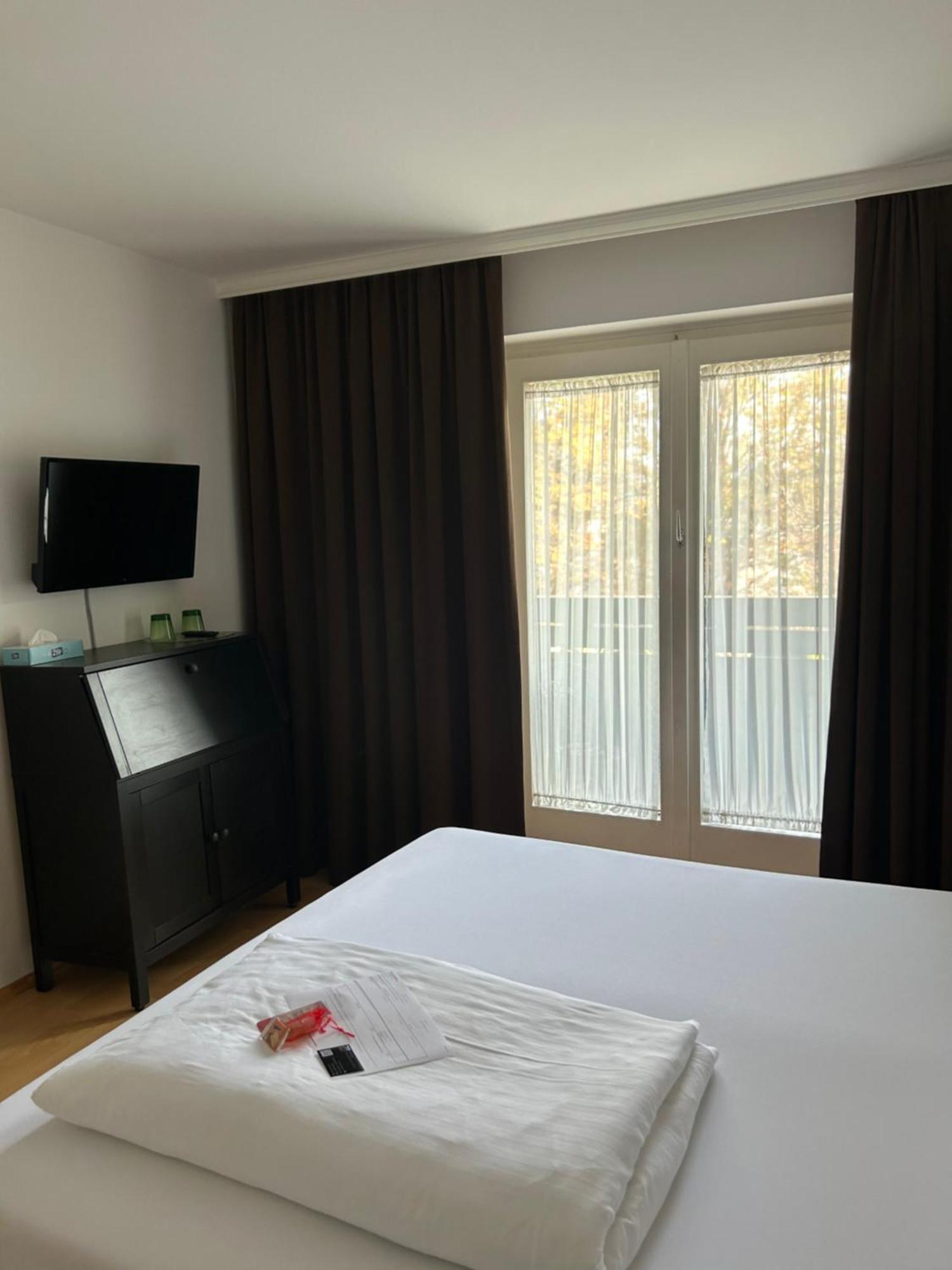 Hotel Berg Seekirchen am Wallersee Exterior foto