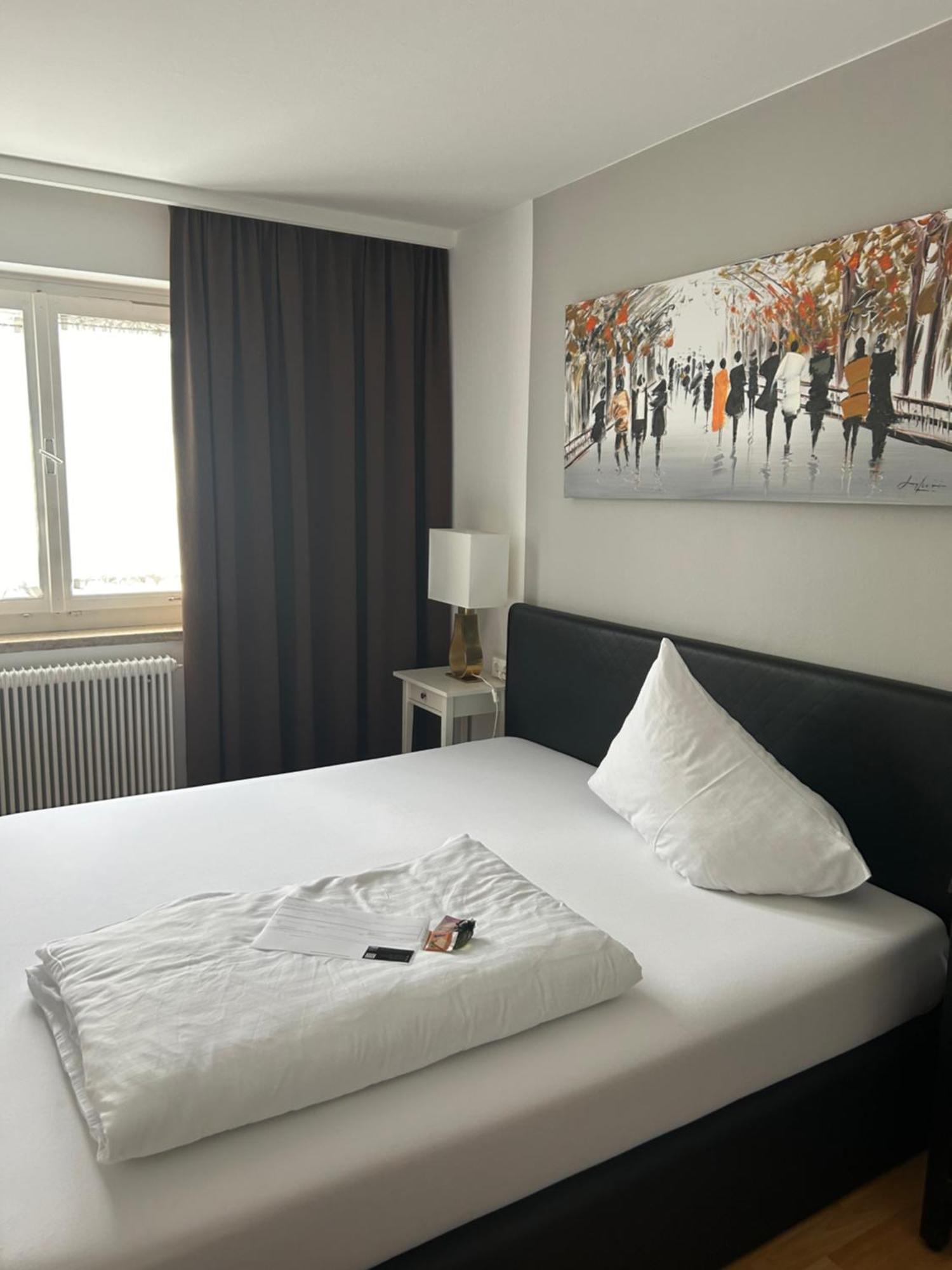 Hotel Berg Seekirchen am Wallersee Exterior foto