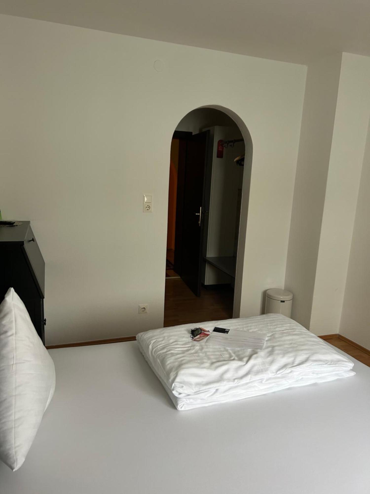 Hotel Berg Seekirchen am Wallersee Exterior foto