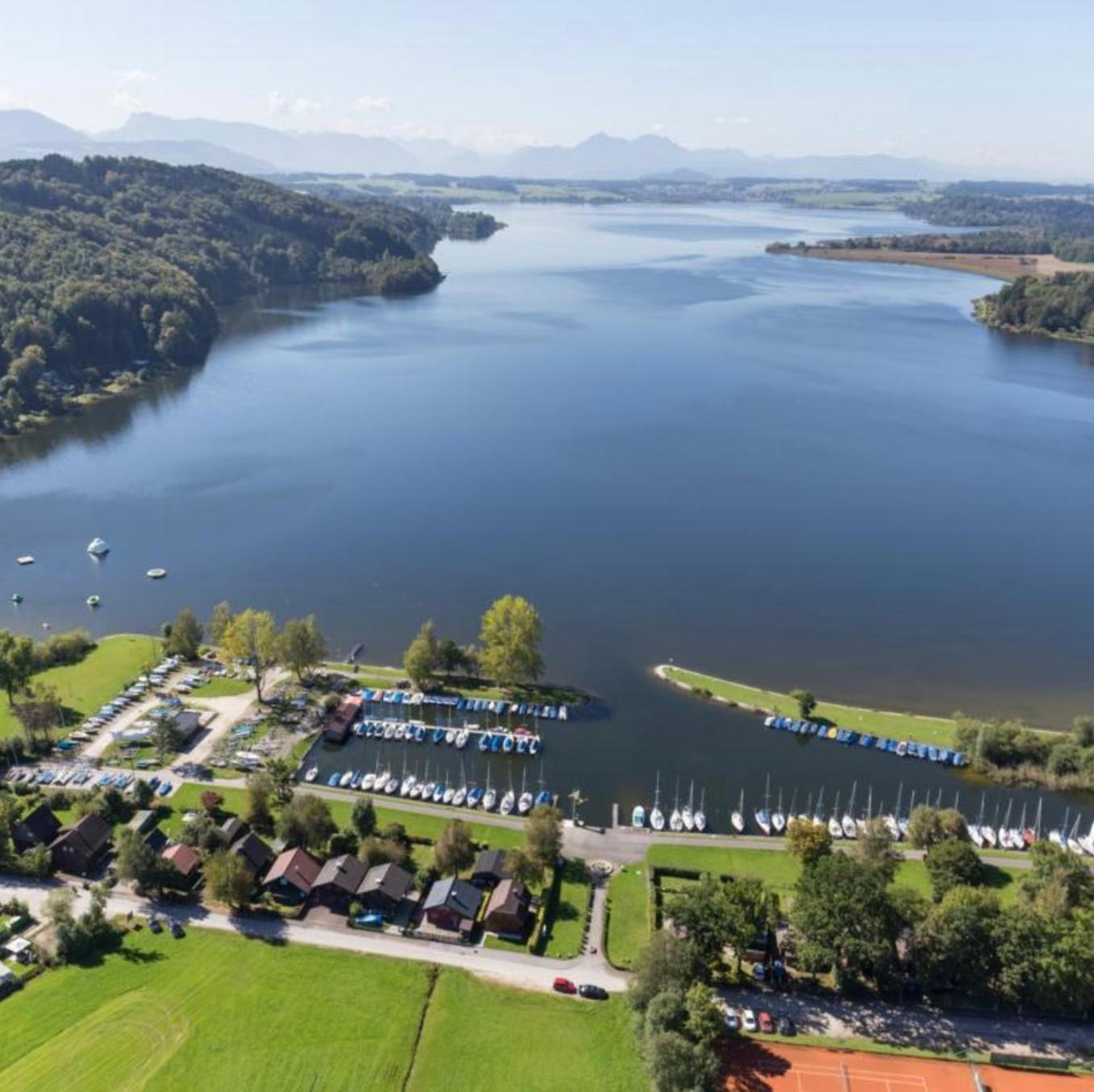Hotel Berg Seekirchen am Wallersee Exterior foto