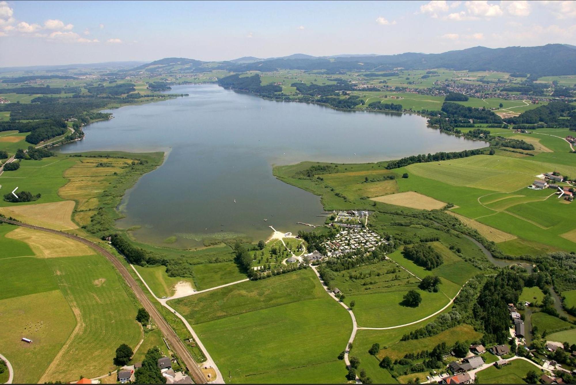 Hotel Berg Seekirchen am Wallersee Exterior foto